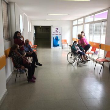 Priorización de primera dosis de vacunas contra COVID-19