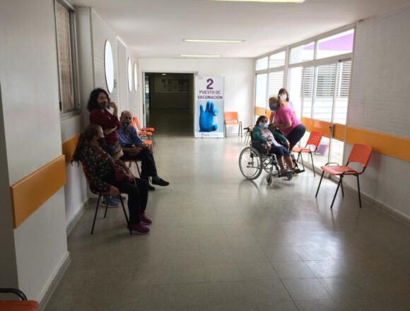 Priorización de primera dosis de vacunas contra COVID-19