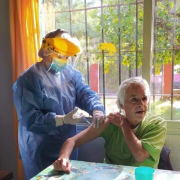 Personas adultas mayores en geriátricos de Merlo fueron vacunadas contra el coronavirus