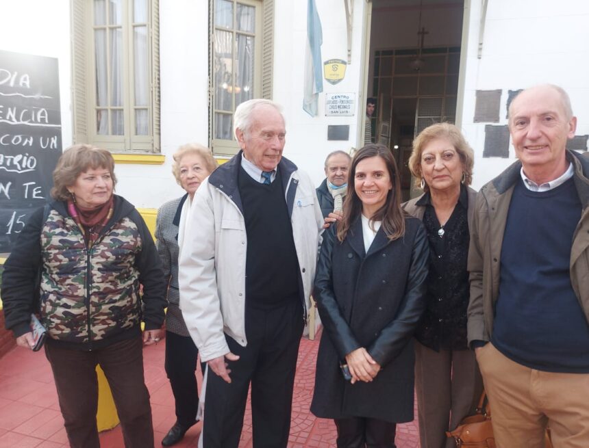 La directora ejecutiva de ANSES, Fernanda Raverta visitó el centro de Jubilados y pensionados civiles de la Nación y el centro de jubilados de la provincia. La directora ejecutiva de ANSES, Fernanda Raverta visitó el centro de Jubilados y pensionados civiles de la Nación y el centro de jubilados de la provincia.