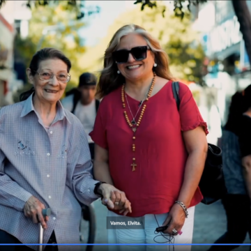 Elva y su día memorable: Con actitud y determinación salió de su encierro.